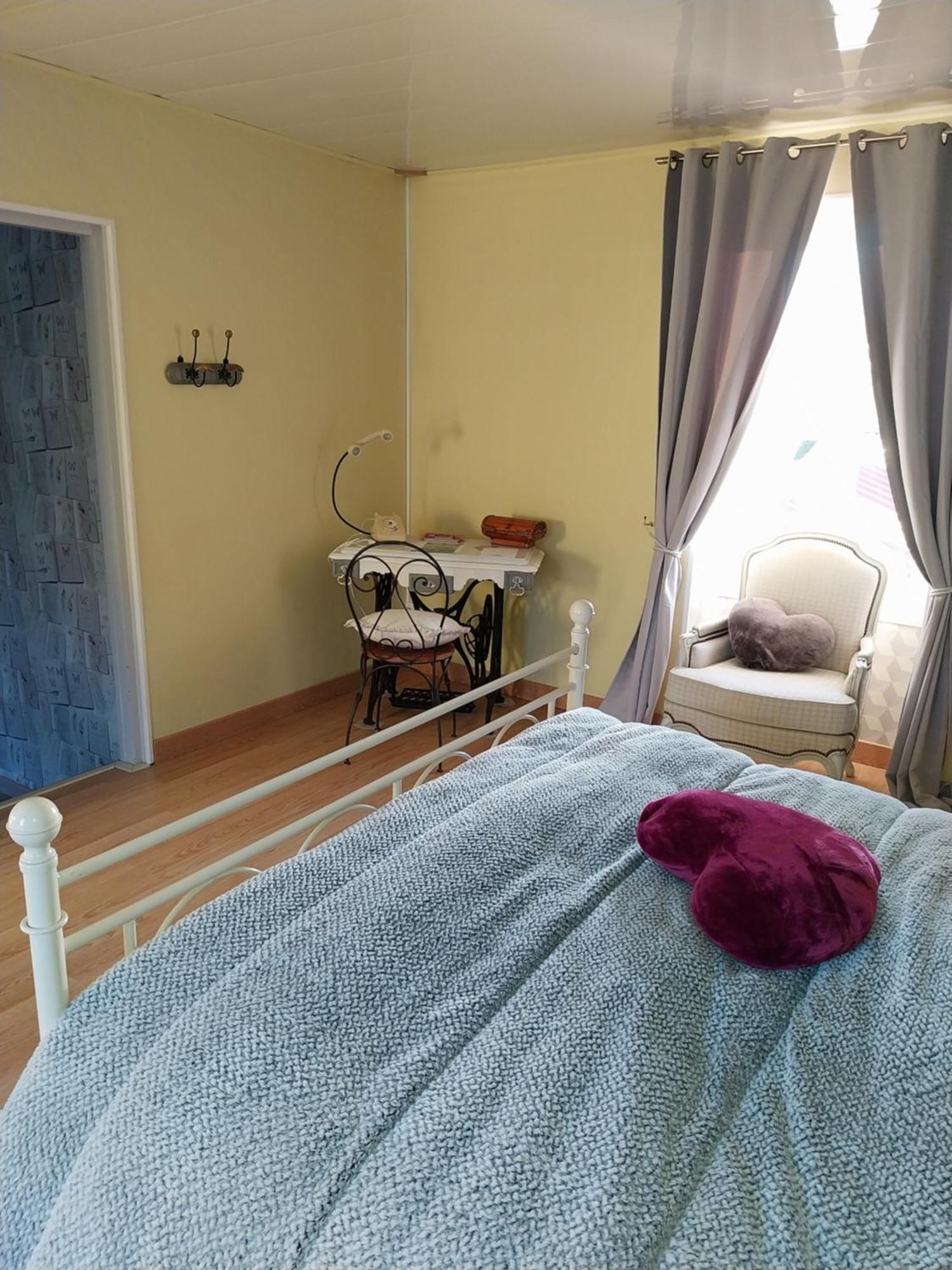 Chambre D Hote Les Frangins Avrillé エクステリア 写真